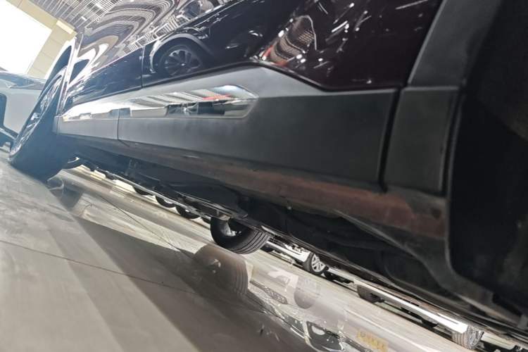 Used Ford Equator 2021 EcoBoost 225 Premier 6-Seater Left Side Sill