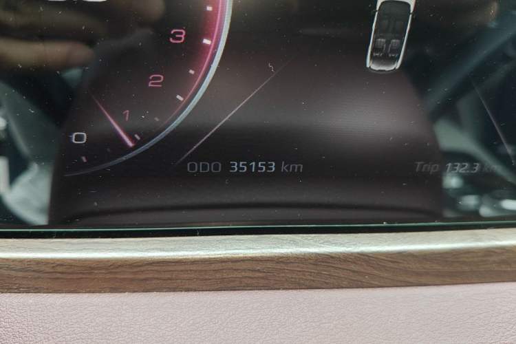 Used Ford Equator 2021 EcoBoost 225 Premier 6-Seater Odometer Close Up