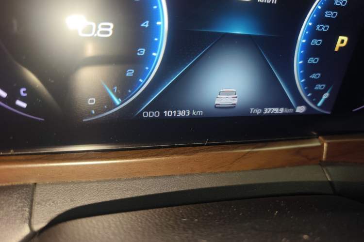 Used Ford Equator 2021 EcoBoost 225 Premier 6-Seater Odometer Close Up
