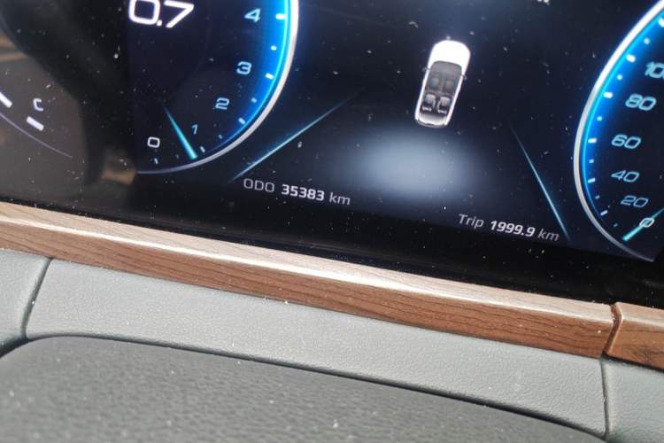 Used Ford Equator 2021 EcoBoost 225 Premier 6-Seater Odometer Close Up