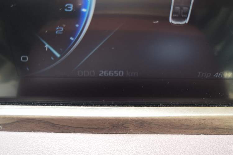 Used Ford Equator 2021 EcoBoost 225 Premier 6-Seater Odometer Close Up