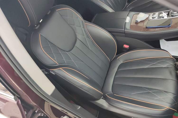 Used Ford Equator 2021 EcoBoost 225 Premier PLUS 7-Seater Right Front Seat