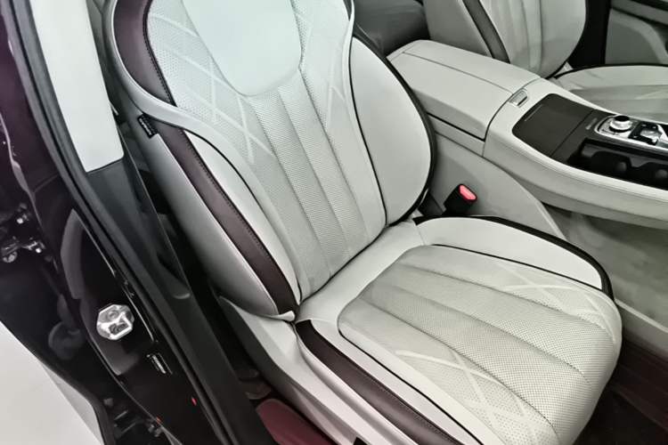 Used Ford Equator 2021 EcoBoost 225 Premier 6-Seater Right Front Seat