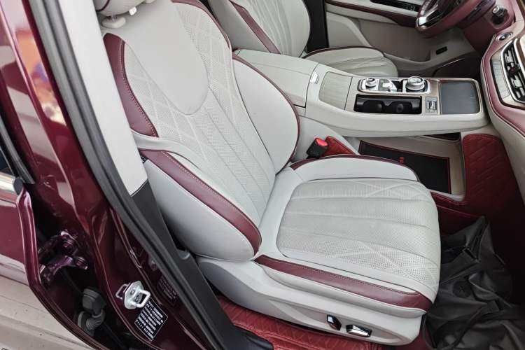 Used Ford Equator 2021 EcoBoost 225 Premier PLUS 6-Seater Right Front Seat