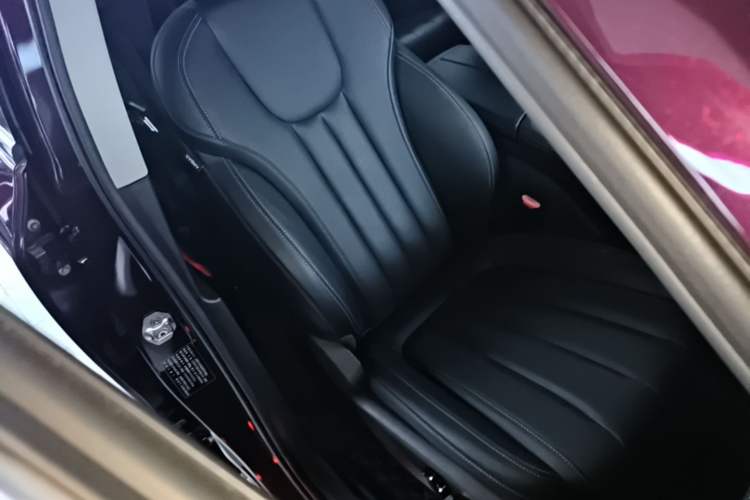 Used Ford Equator 2021 EcoBoost 225 Platinum Edition 6-seater Right Front Seat