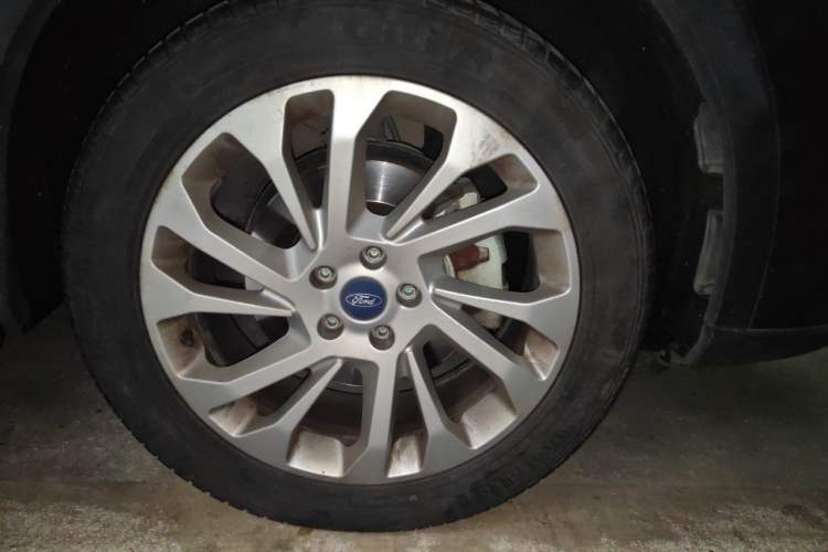 Used Ford Equator 2021 EcoBoost 225 Platinum Edition 6-seater Right Front Wheel Hub
