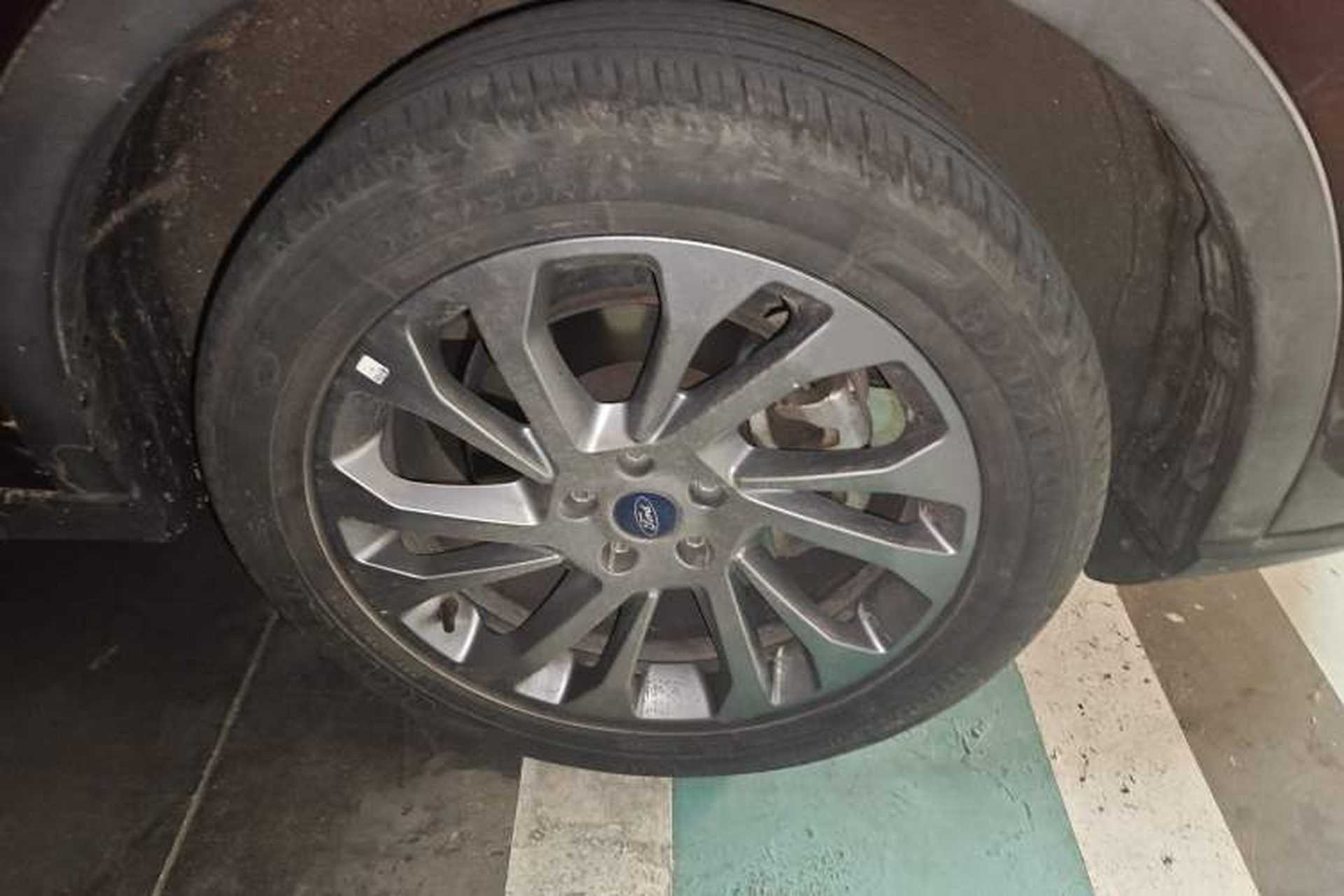 Used Ford Equator 2021 EcoBoost 225 Premier 6-Seater Right Front Wheel Hub