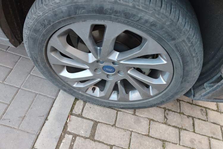 Used Ford Equator 2021 EcoBoost 225 Premier PLUS 7-Seater Right Front Wheel Hub