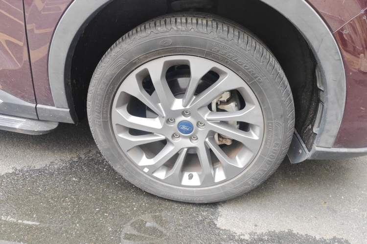 Used Ford Equator 2021 EcoBoost 225 Premier 6-Seater Right Front Wheel Hub