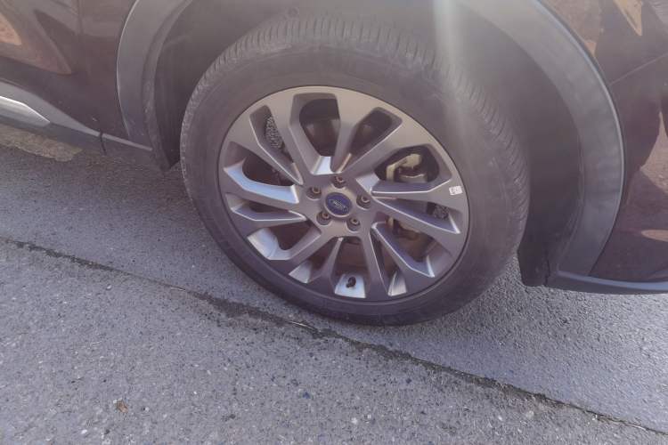 Used Ford Equator 2021 EcoBoost 225 Premier 6-Seater Right Front Wheel Hub