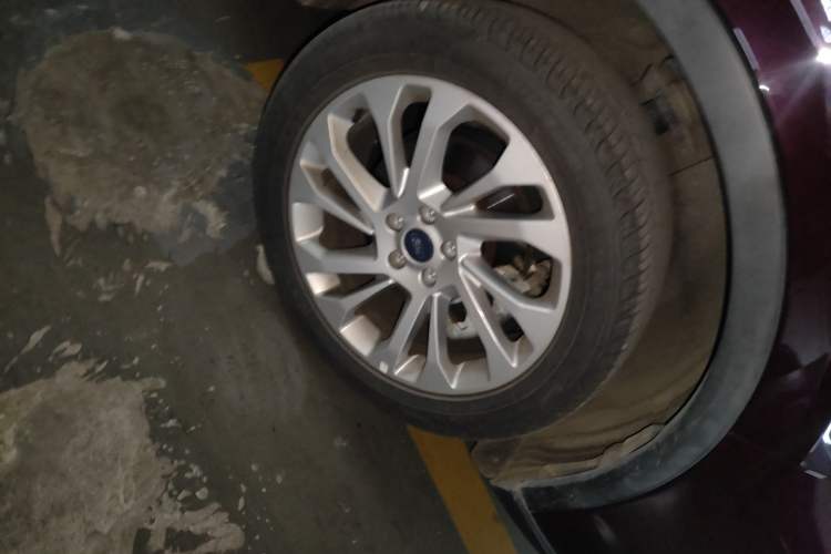 Used Ford Equator 2021 EcoBoost 225 Platinum Edition 6-seater Right Front Wheel Hub