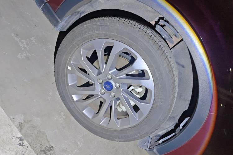Used Ford Equator 2021 EcoBoost 225 Premier 7-Seater Right Front Wheel Hub