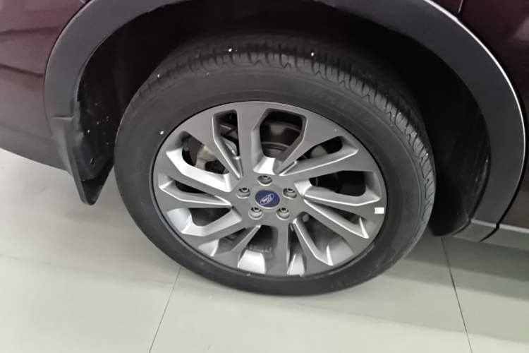 Used Ford Equator 2021 EcoBoost 225 Premier 6-Seater Right Rear Wheel Hub