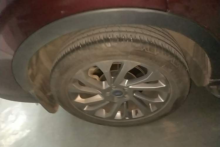 Used Ford Equator 2021 EcoBoost 225 Premier 7-Seater (2/2/3) Right Rear Wheel Hub