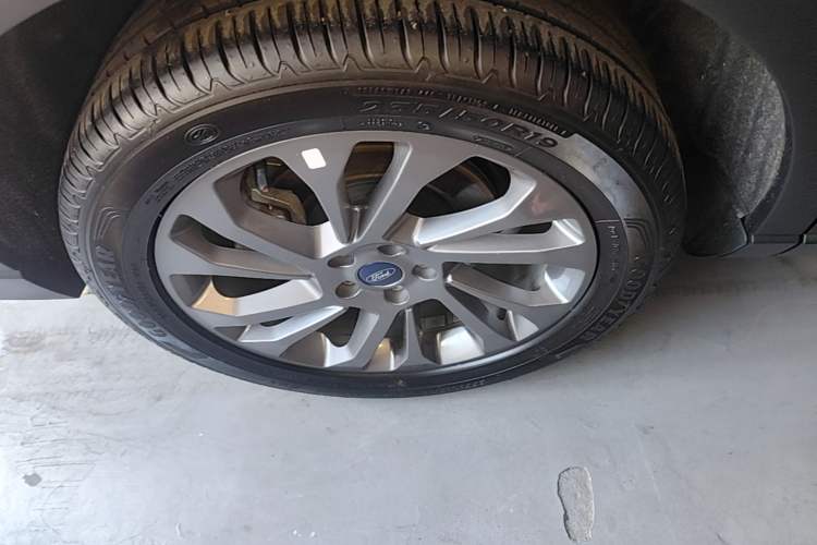 Used Ford Equator 2021 EcoBoost 225 Premier 6-Seater Right Rear Wheel Hub