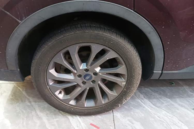 Used Ford Equator 2021 EcoBoost 225 Premier 6-Seater Right Rear Wheel Hub