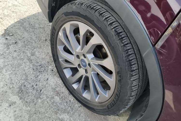 Used Ford Equator 2021 EcoBoost 225 Premier 6-Seater Right Rear Wheel Hub