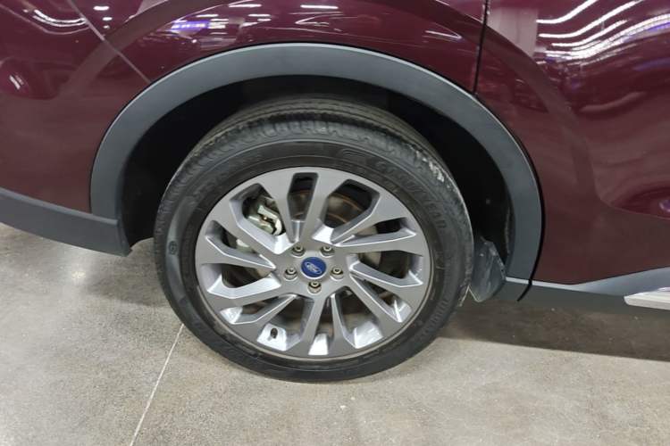 Used Ford Equator 2021 EcoBoost 225 Premier 6-Seater Right Rear Wheel Hub