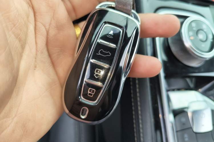 Used Ford Equator 2021 EcoBoost 225 Platinum Edition 6-seater Vehicle Key