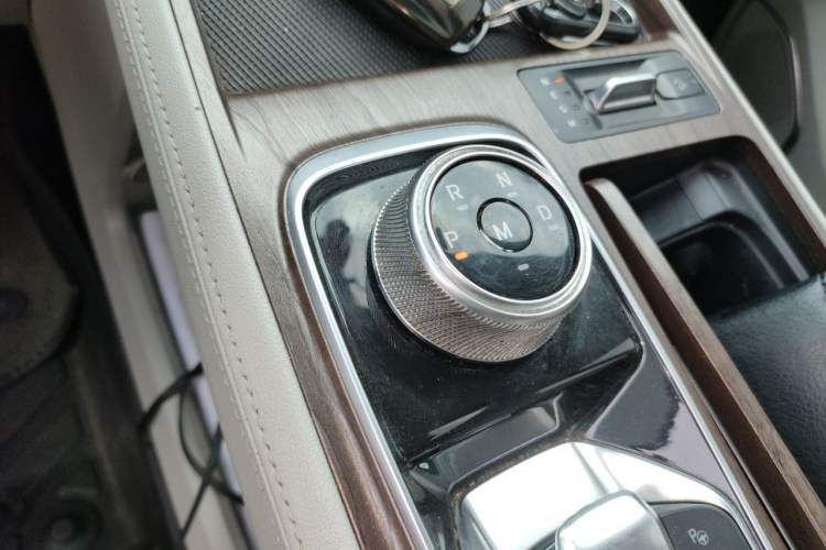 Used Ford Equator 2021 EcoBoost 225 Premier PLUS 6-Seater Gear Lever