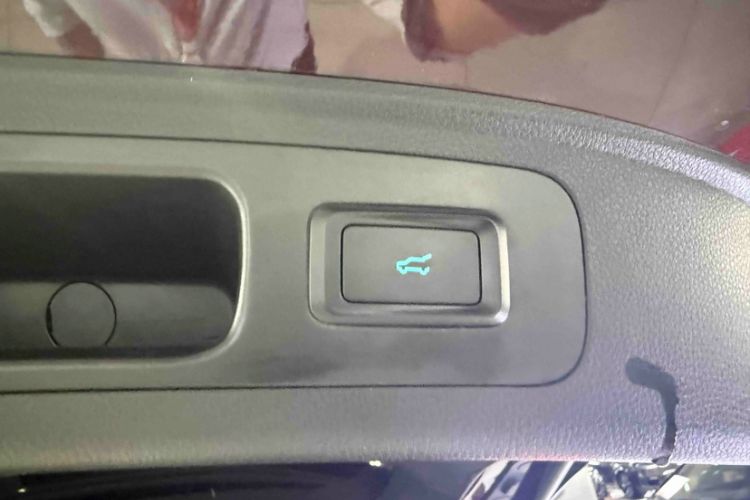 Used Ford Equator 2021 EcoBoost 225 Premier PLUS 7-seater (2/2/3) Interior 1