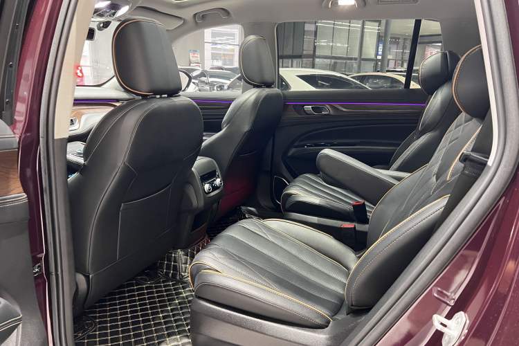 Used Ford Equator 2021 EcoBoost 225 Premier PLUS 6-Seater Interior 4