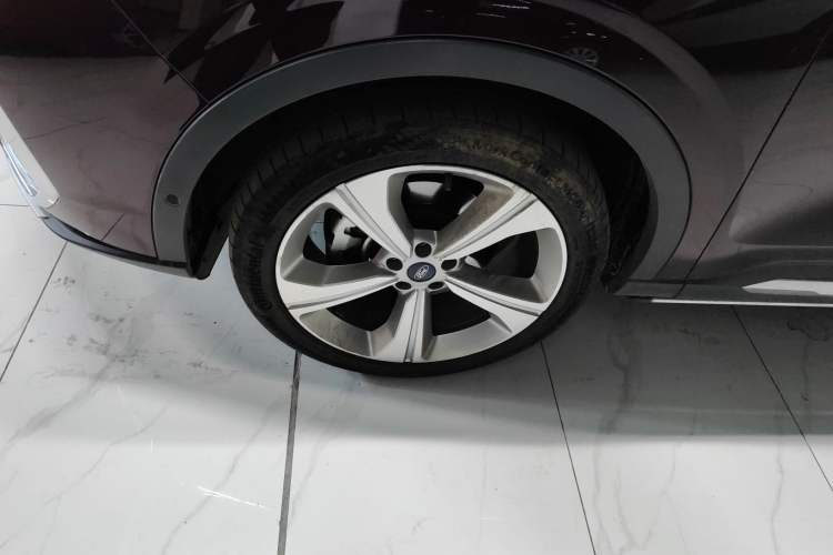 Used Ford Equator 2021 EcoBoost 225 Premier PLUS 6-Seater Left Front Wheel Hub