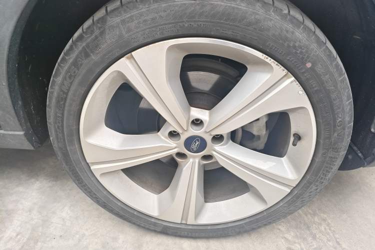 Used Ford Equator 2021 EcoBoost 225 Premier PLUS 6-Seater Right Front Wheel Hub