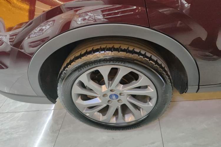 Used Ford Equator 2021 EcoBoost 225 Premier 7-Seater Right Rear Wheel Hub