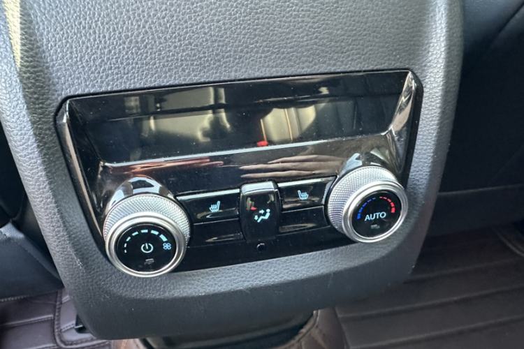 Used Ford Equator 2021 EcoBoost 225 Premier 6-Seater Interior 6