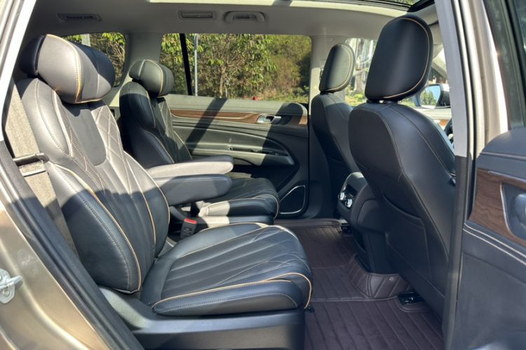 Used Ford Equator 2021 EcoBoost 225 Premier 6-Seater Interior 9