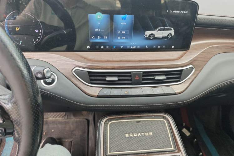 Used Ford Equator 2021 EcoBoost 225 Platinum Edition 6-seater Audio And AC Panel