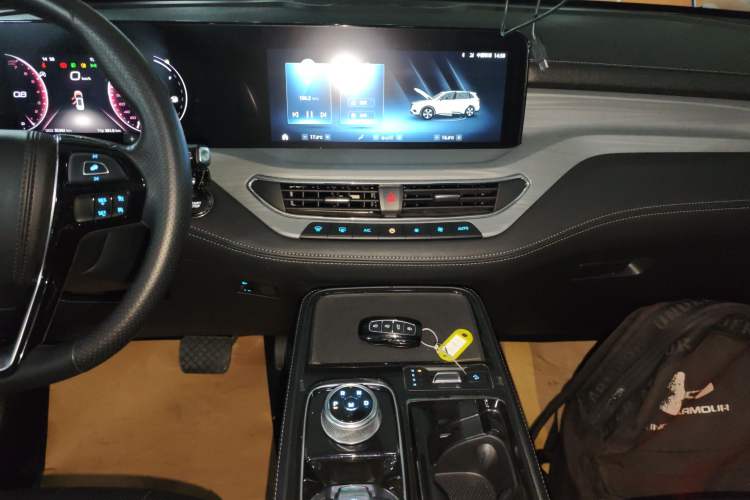 Used Ford Equator 2021 EcoBoost 225 Platinum Edition 7-Seater Audio And AC Panel