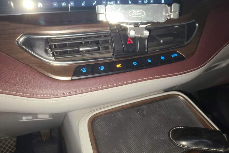 Used Ford Equator 2021 EcoBoost 225 Premier 6-Seater Audio And AC Panel