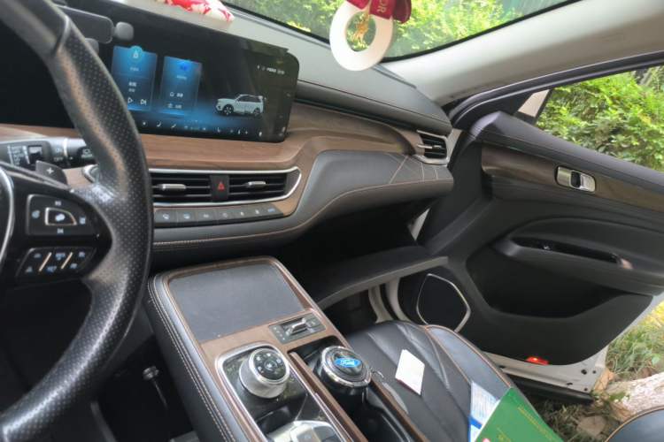 Used Ford Equator 2021 EcoBoost 225 Premier 6-Seater Audio And AC Panel