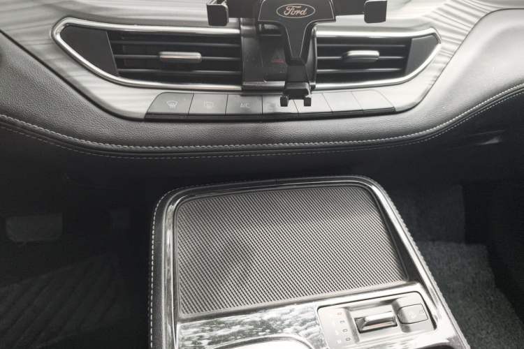 Used Ford Equator 2021 EcoBoost 225 Platinum Edition 6-seater Audio And AC Panel