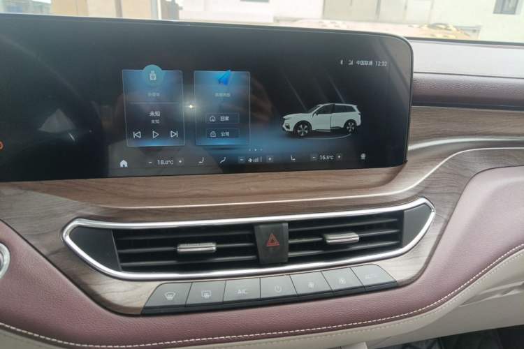 Used Ford Equator 2021 EcoBoost 225 Premier 6-Seater Audio And AC Panel