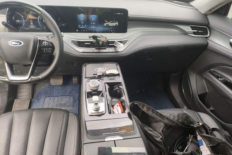 Used Ford Equator 2021 EcoBoost 225 Platinum Edition 6-seater Audio And AC Panel