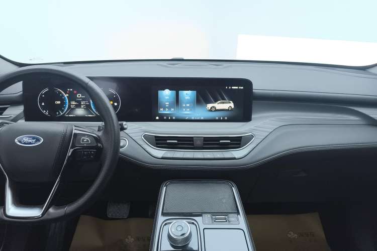 Used Ford Equator 2021 EcoBoost 225 Platinum Edition 6-seater Audio And AC Panel