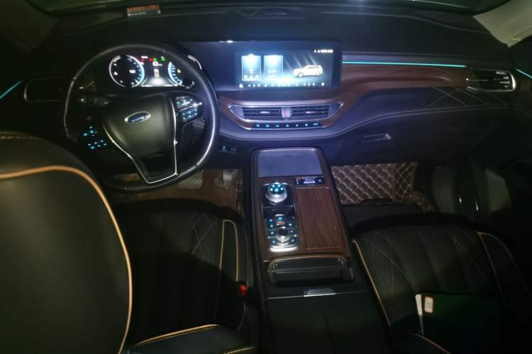 Used Ford Equator 2021 EcoBoost 225 Premier 6-Seater Center Console