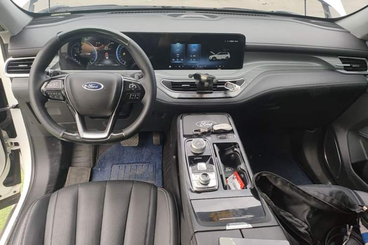 Used Ford Equator 2021 EcoBoost 225 Platinum Edition 6-seater Center Console