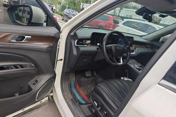 Used Ford Equator 2021 EcoBoost 225 Platinum Edition 6-seater Driver Seat