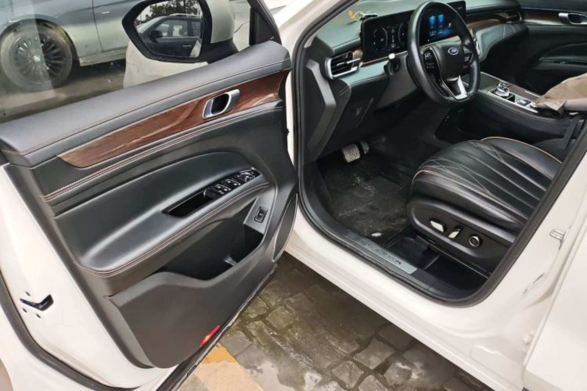 Used Ford Equator 2021 EcoBoost 225 Premier 7-Seater (2/2/3) Driver Seat