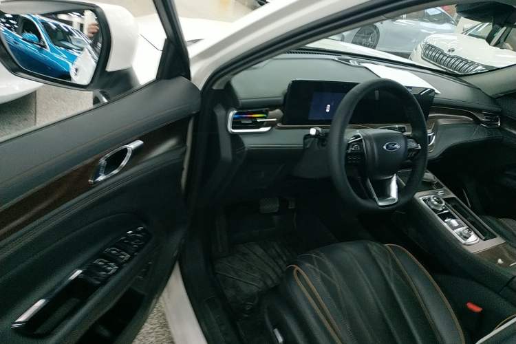 Used Ford Equator 2021 EcoBoost 225 Premier 6-Seater Driver Seat
