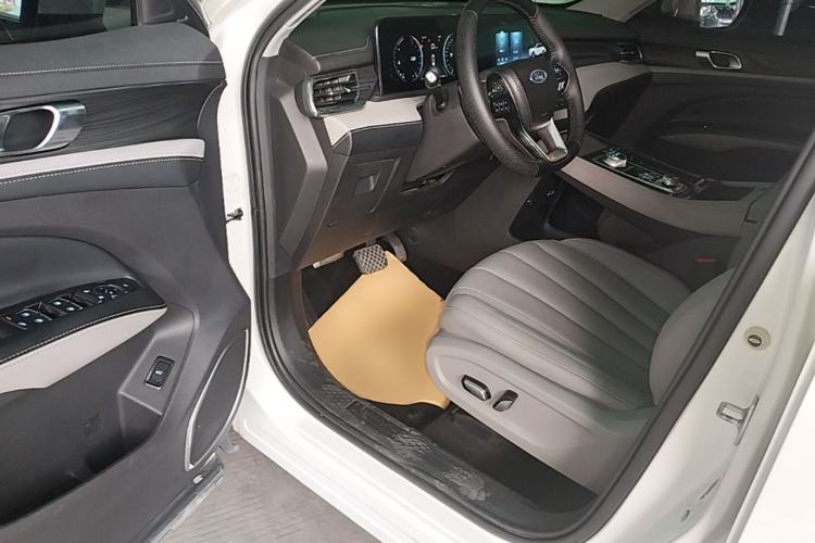 Used Ford Equator 2021 EcoBoost 225 Platinum Edition 6-seater Driver Seat