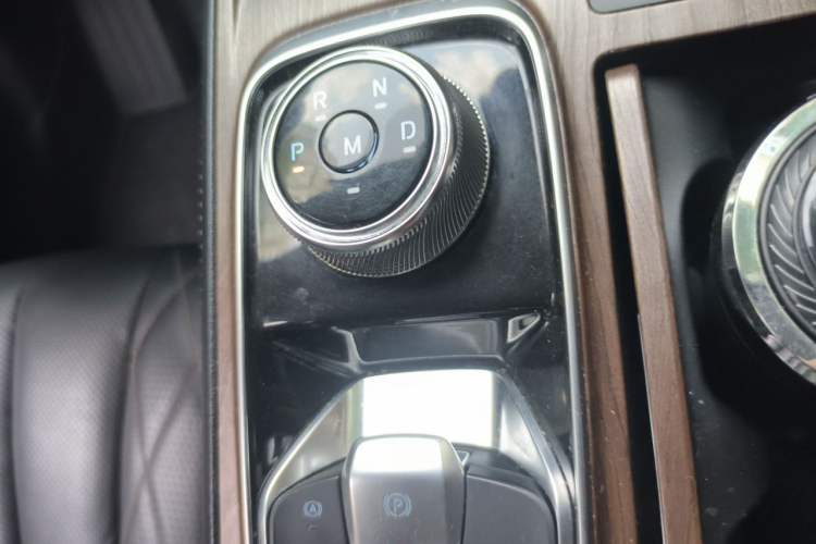 Used Ford Equator 2021 EcoBoost 225 Premier 6-Seater Gear Lever