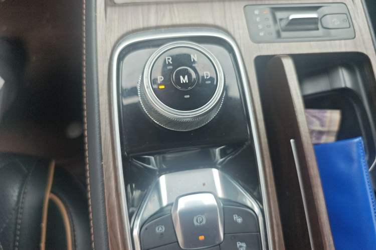 Used Ford Equator 2021 EcoBoost 225 Premier 7-Seater Gear Lever