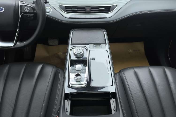 Used Ford Equator 2021 EcoBoost 225 Platinum Edition 6-seater Gear Lever
