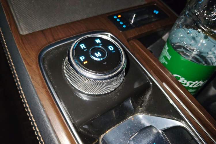 Used Ford Equator 2021 EcoBoost 225 Premier 6-Seater Gear Lever