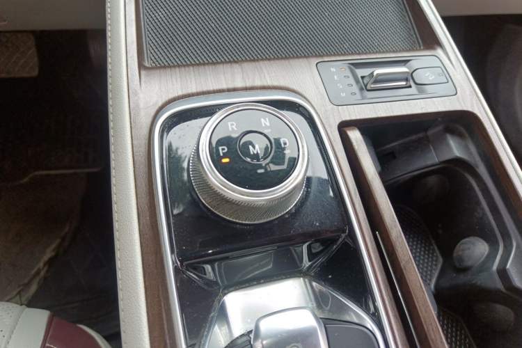 Used Ford Equator 2021 EcoBoost 225 Premier 6-Seater Gear Lever